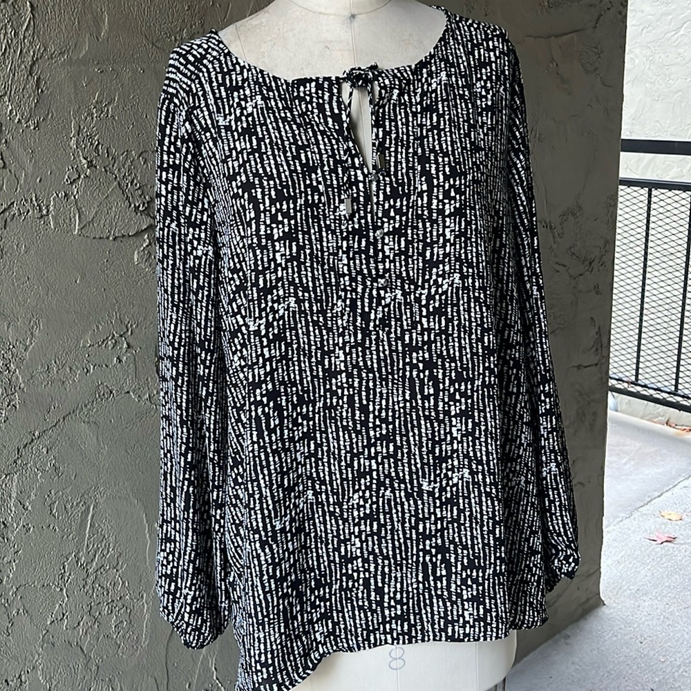 Black and white top by Apt 9